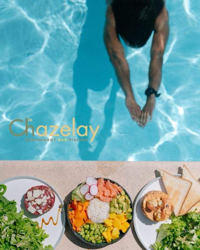 Une nageuse plonge dans la piscine du Chazelay, assiettes colorées au bord de l’eau